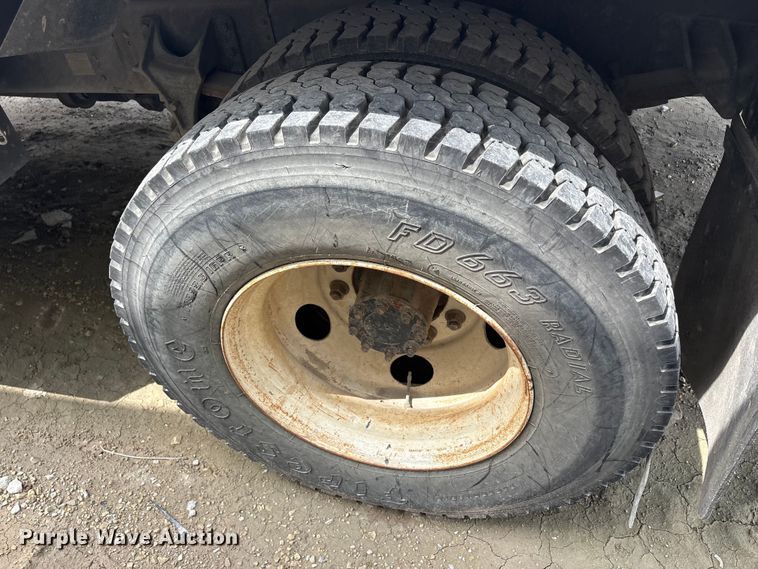 image for item YA2812 2009 Ford F750 Super Duty chipper truck