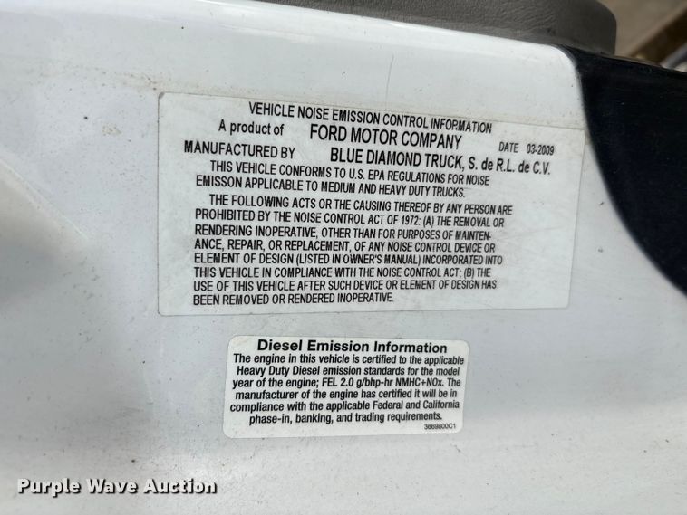 image for item YA2812 2009 Ford F750 Super Duty chipper truck