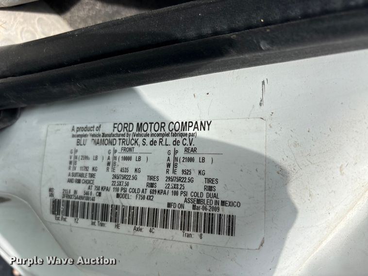 image for item YA2812 2009 Ford F750 Super Duty chipper truck