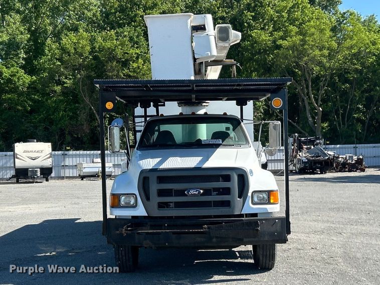 image for item YA2823 2015 Ford F750 Super Duty forestry bucket truck
