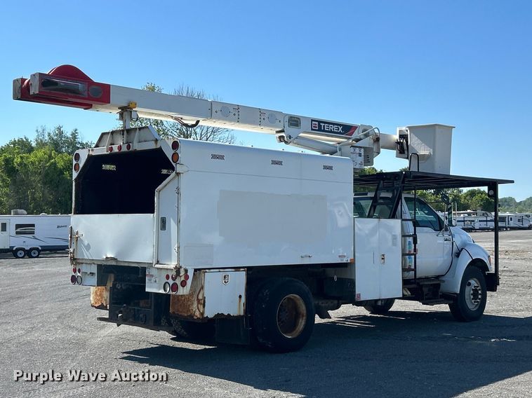 image for item YA2823 2015 Ford F750 Super Duty forestry bucket truck