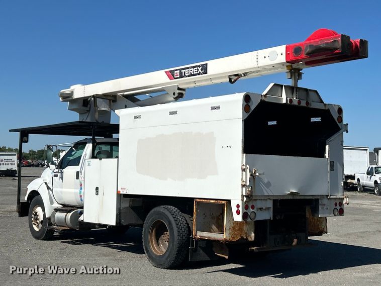 image for item YA2823 2015 Ford F750 Super Duty forestry bucket truck