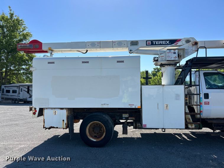 image for item YA2823 2015 Ford F750 Super Duty forestry bucket truck