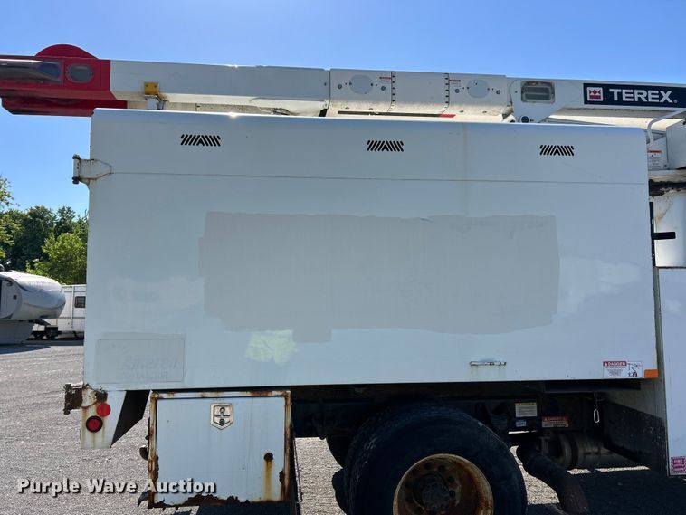 image for item YA2823 2015 Ford F750 Super Duty forestry bucket truck