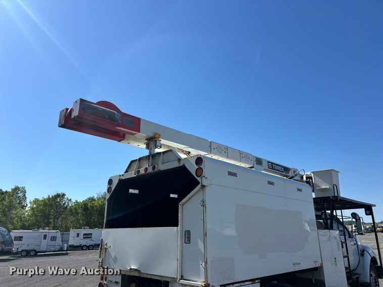 image for item YA2823 2015 Ford F750 Super Duty forestry bucket truck
