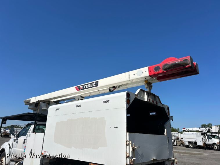 image for item YA2823 2015 Ford F750 Super Duty forestry bucket truck