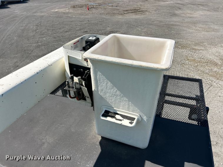 image for item YA2823 2015 Ford F750 Super Duty forestry bucket truck