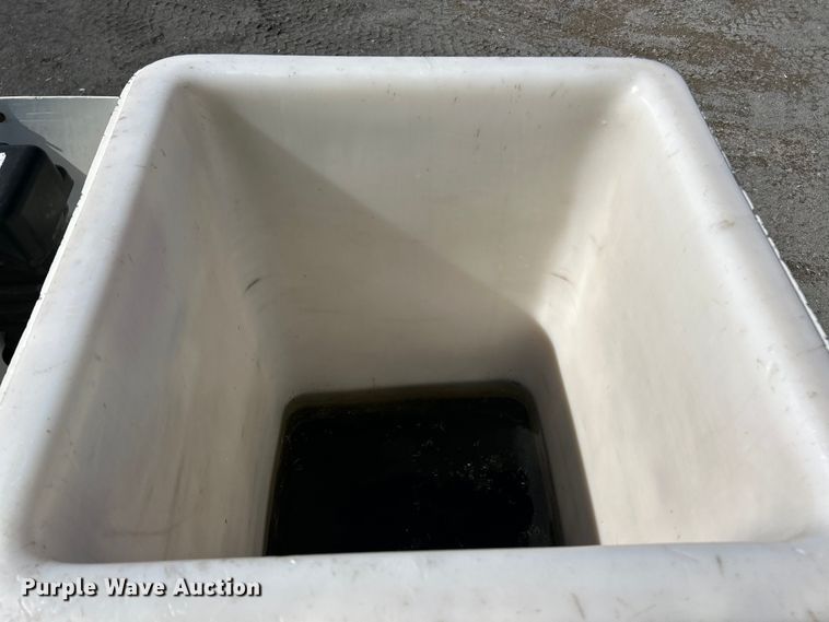 image for item YA2823 2015 Ford F750 Super Duty forestry bucket truck