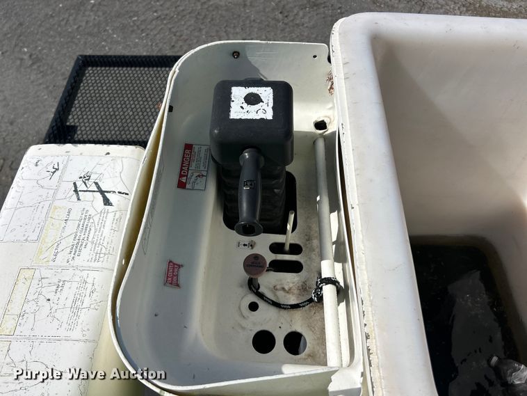 image for item YA2823 2015 Ford F750 Super Duty forestry bucket truck