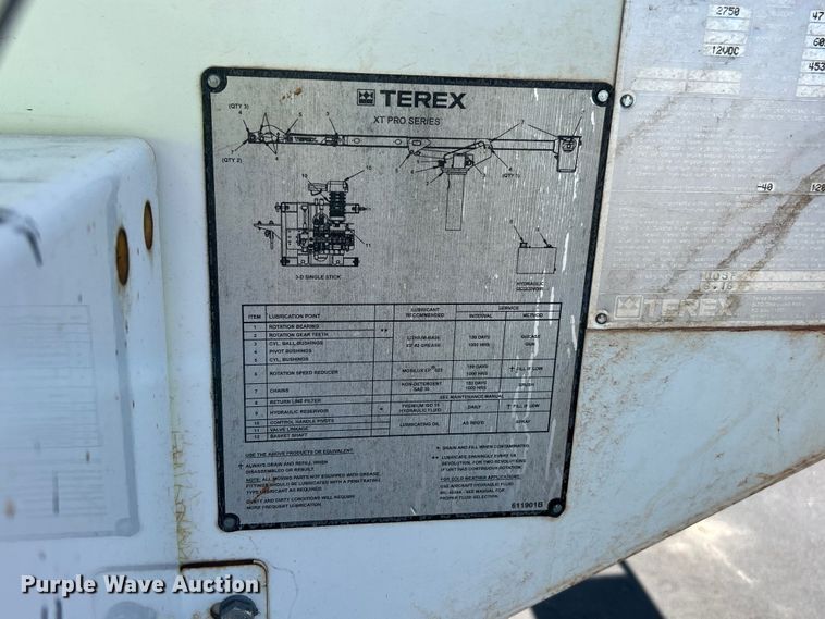 image for item YA2823 2015 Ford F750 Super Duty forestry bucket truck