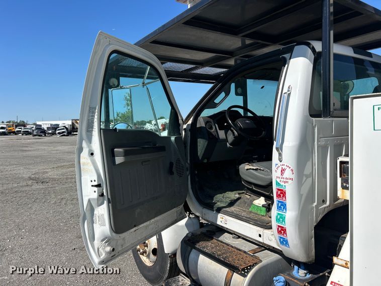 image for item YA2823 2015 Ford F750 Super Duty forestry bucket truck
