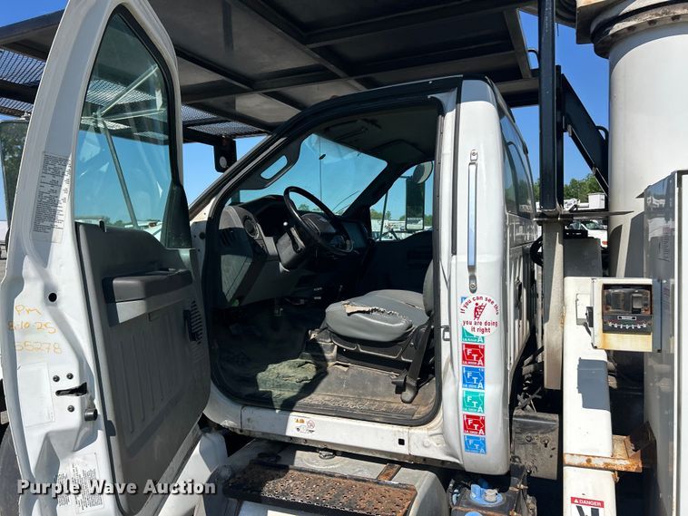 image for item YA2823 2015 Ford F750 Super Duty forestry bucket truck