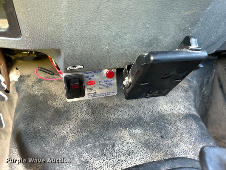 image for item YA2823 2015 Ford F750 Super Duty forestry bucket truck