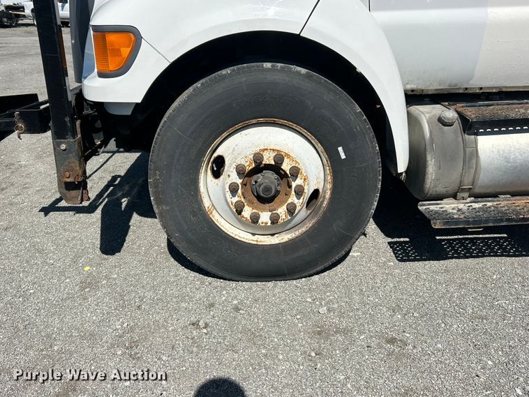 image for item YA2823 2015 Ford F750 Super Duty forestry bucket truck