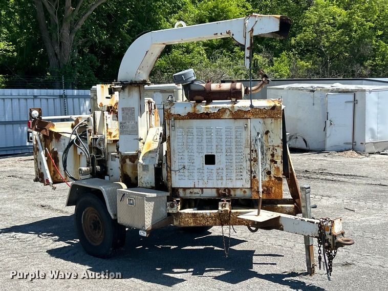 image for item YA2825 Bandit 200 XD wood chipper