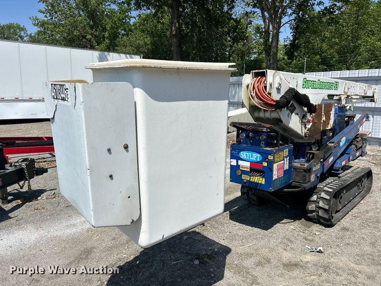 image for item YA2826 2014 SkyLift 53TD tracked boom lift