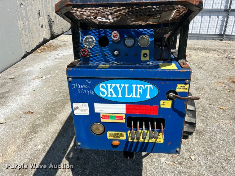 image for item YA2826 2014 SkyLift 53TD tracked boom lift