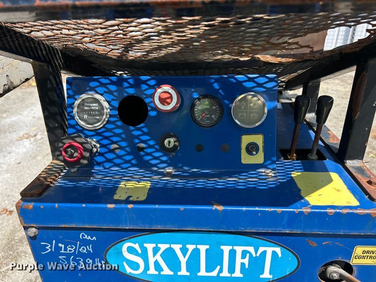 image for item YA2826 2014 SkyLift 53TD tracked boom lift