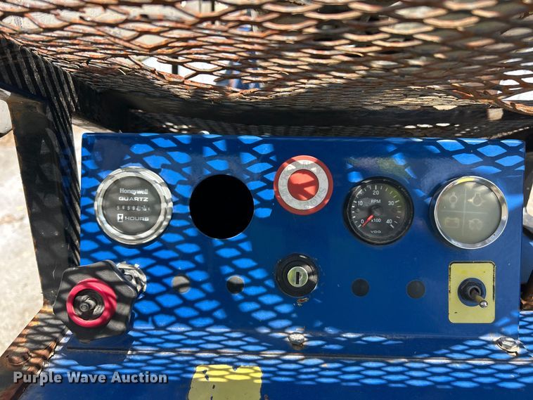 image for item YA2826 2014 SkyLift 53TD tracked boom lift