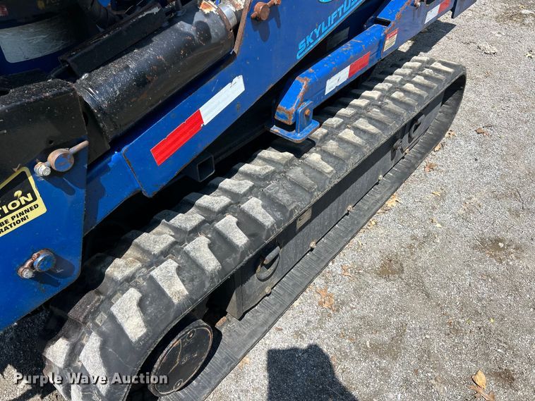 image for item YA2826 2014 SkyLift 53TD tracked boom lift