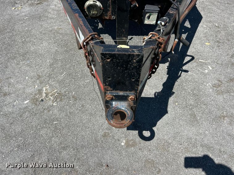 image for item YA2827 2015 Sure-Trac equipment trailer