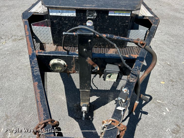 image for item YA2827 2015 Sure-Trac equipment trailer