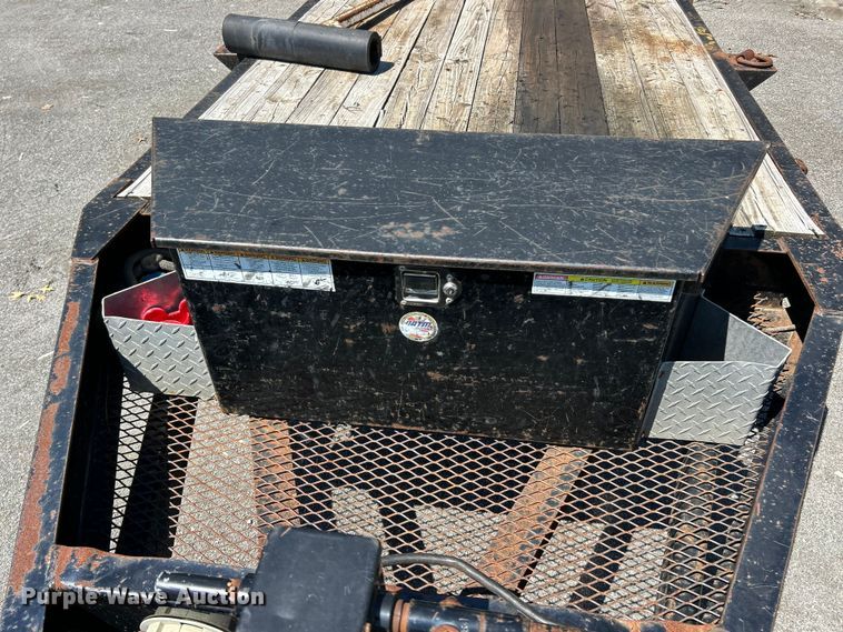 image for item YA2827 2015 Sure-Trac equipment trailer