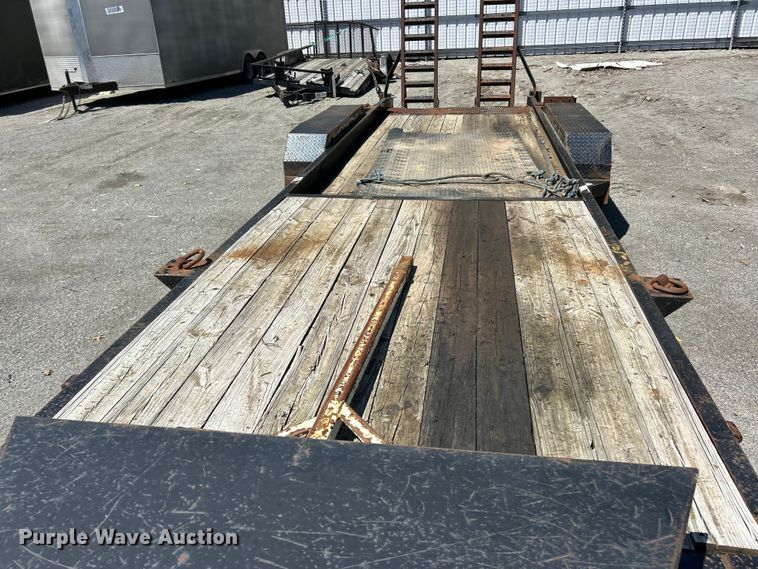 image for item YA2827 2015 Sure-Trac equipment trailer