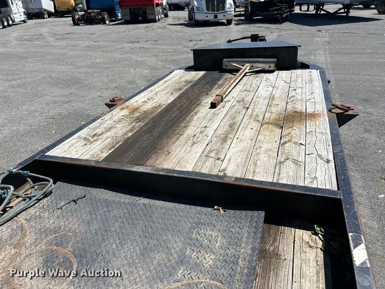 image for item YA2827 2015 Sure-Trac equipment trailer
