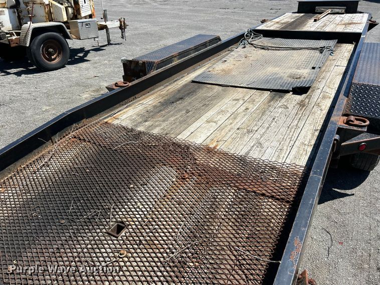 image for item YA2827 2015 Sure-Trac equipment trailer