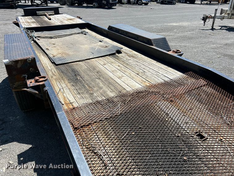 image for item YA2827 2015 Sure-Trac equipment trailer