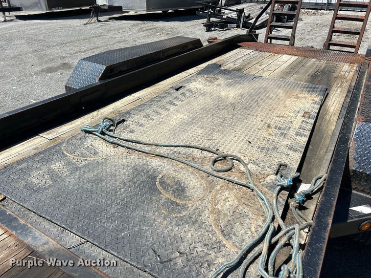 image for item YA2827 2015 Sure-Trac equipment trailer