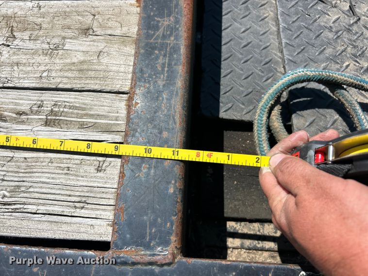 image for item YA2827 2015 Sure-Trac equipment trailer