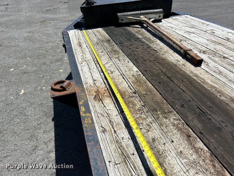 image for item YA2827 2015 Sure-Trac equipment trailer