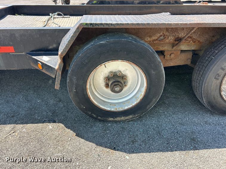 image for item YA2827 2015 Sure-Trac equipment trailer