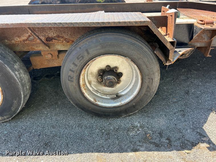 image for item YA2827 2015 Sure-Trac equipment trailer