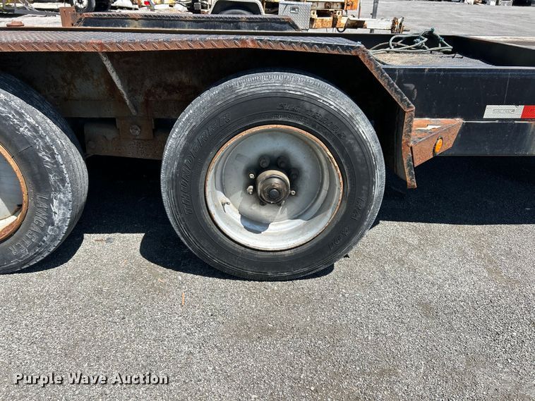 image for item YA2827 2015 Sure-Trac equipment trailer