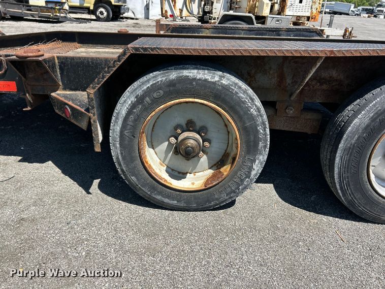 image for item YA2827 2015 Sure-Trac equipment trailer