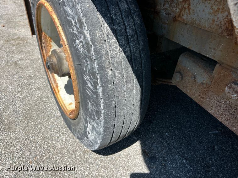 image for item YA2827 2015 Sure-Trac equipment trailer