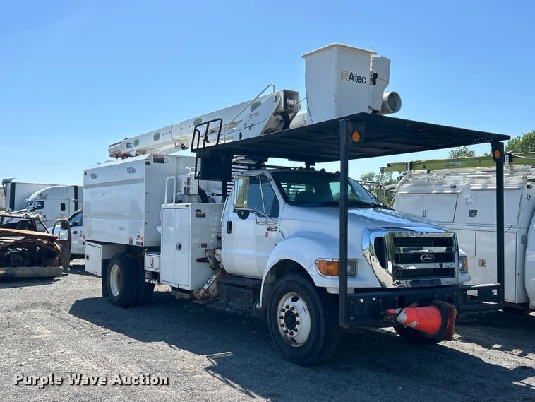 image for item YA2833 2015 Ford F750 Super Duty forestry bucket truck