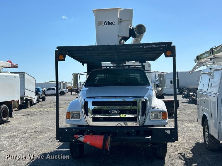 image for item YA2833 2015 Ford F750 Super Duty forestry bucket truck