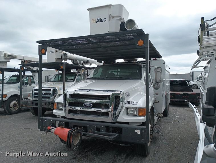 image for item YA2833 2015 Ford F750 Super Duty forestry bucket truck