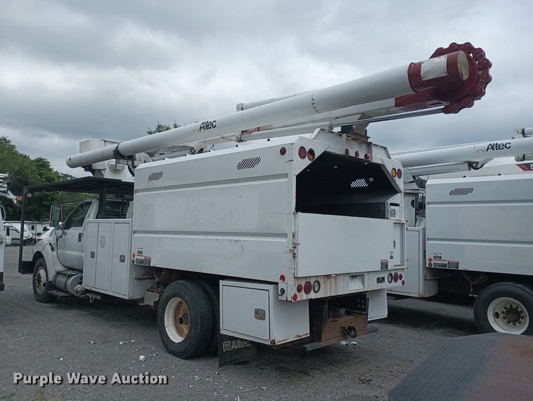image for item YA2833 2015 Ford F750 Super Duty forestry bucket truck