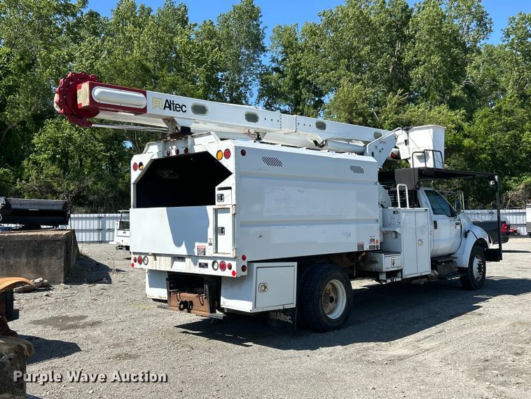 image for item YA2833 2015 Ford F750 Super Duty forestry bucket truck
