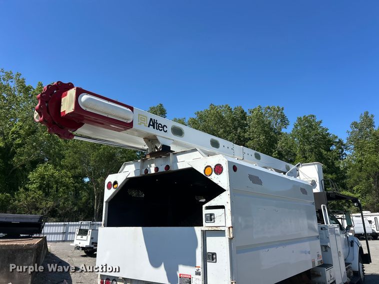 image for item YA2833 2015 Ford F750 Super Duty forestry bucket truck