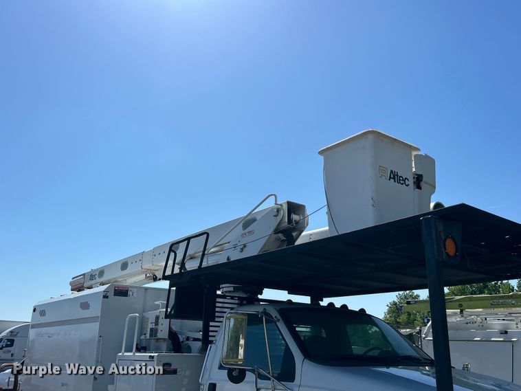image for item YA2833 2015 Ford F750 Super Duty forestry bucket truck