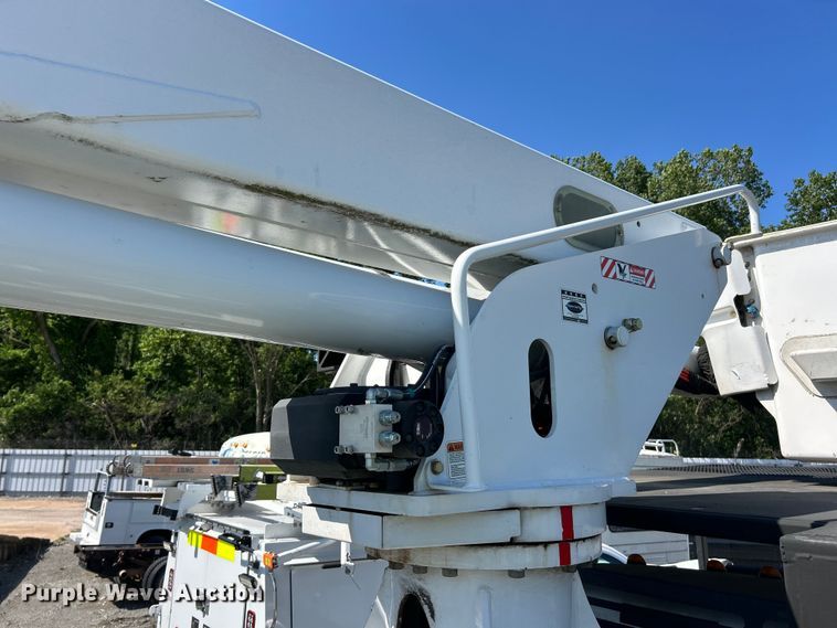 image for item YA2833 2015 Ford F750 Super Duty forestry bucket truck