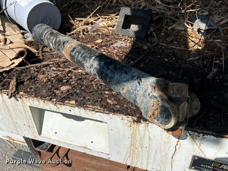 image for item YA2833 2015 Ford F750 Super Duty forestry bucket truck