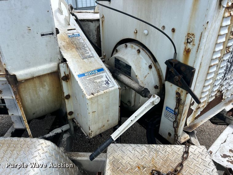 image for item YA2839 2007 Bandit 200 wood chipper