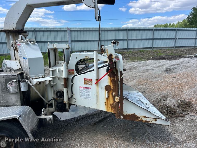 image for item YA2839 2007 Bandit 200 wood chipper